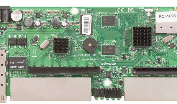 Routerboard: Mikrotik RB2011UiAS-2HnD, 5xFE, 5xGE, SFP, 2.4GHz, 802.11b/g/n, Serial